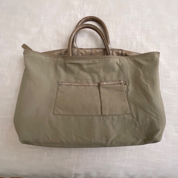 •Ecco Beige Genuine Pebble Leather Silver Metallic Weekender Tote Travel Bag - Picture 8 of 16